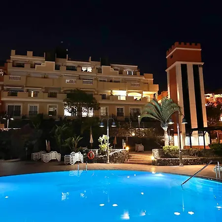 Sunny & Heated Pool Appartamento *