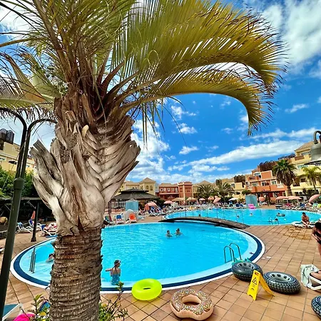 Appartamento Sunny & Heated Pool